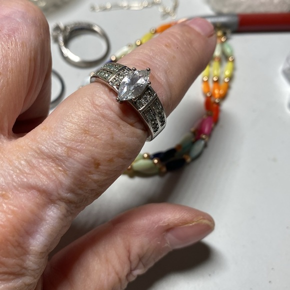 New. Faux diamond ring.,faux diamond chips on sides. Size 8 - Picture 3 of 4